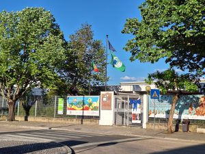 Algumas falhas no hastear das bandeiras em Tomar escola essmo liceu 20250424 184649