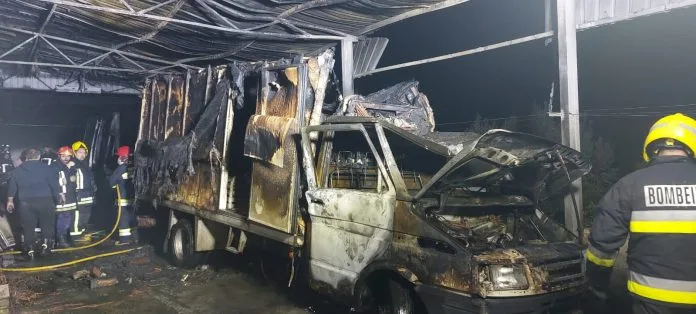 Incêndio destrói armazém e viaturas em Ferreira do Zêzere inc IMG 20250406 WA0000 696x314 1