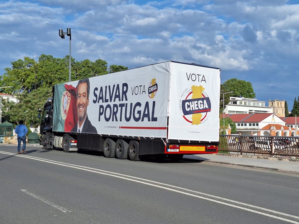 Chega criticado por estacionar camião no tabuleiro da ponte Nova chega ventura 20250501 183934