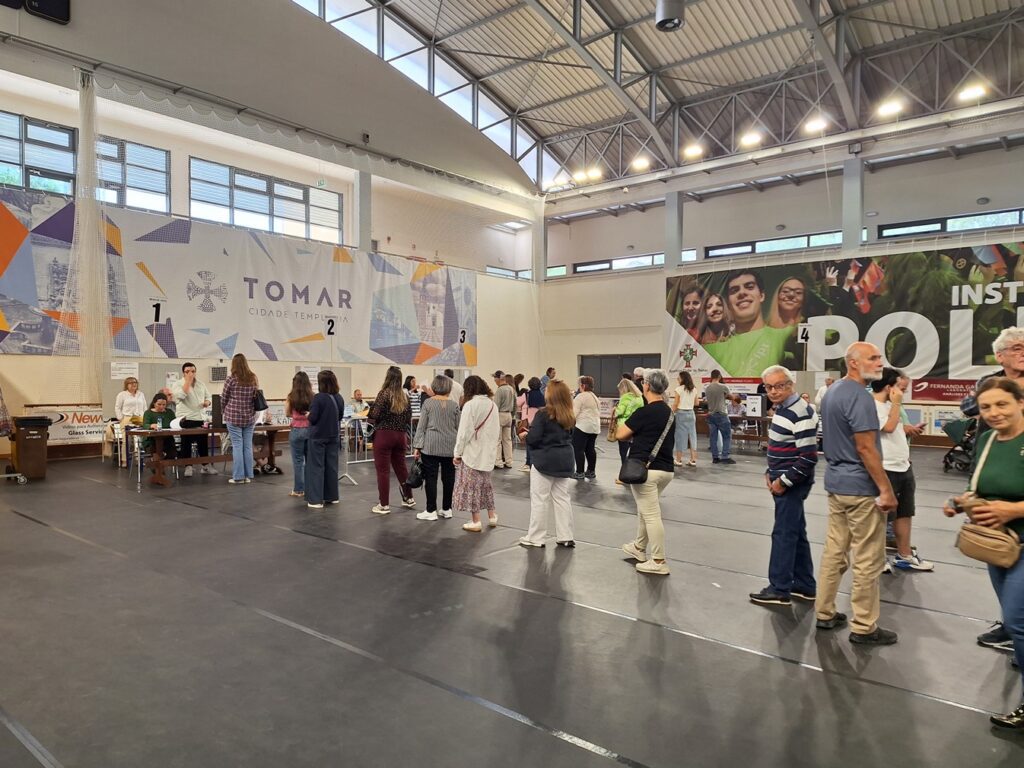 Menos mesas de voto, mais filas eleicoes 20250518 112653