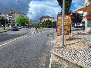 Mais painéis publicitários em Tomar (c/ fotos) mupi 20250504 113424