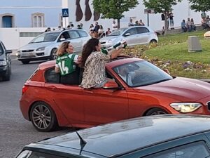 Sporting campeão: Maré verde toma conta da rotunda Alves Redol em Tomar sporting 20250517 202229