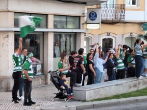 Sporting campeão: Maré verde toma conta da rotunda Alves Redol em Tomar sporting 20250517 203442