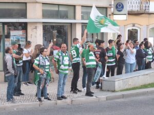 Sporting campeão: Maré verde toma conta da rotunda Alves Redol em Tomar sporting 20250517 204203
