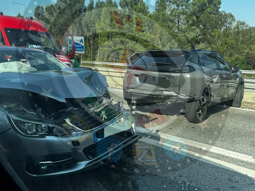 Acidente aparatoso provoca três feridos no nó da A13 com a A23 acid 8620585064168 2351834900256187836 n