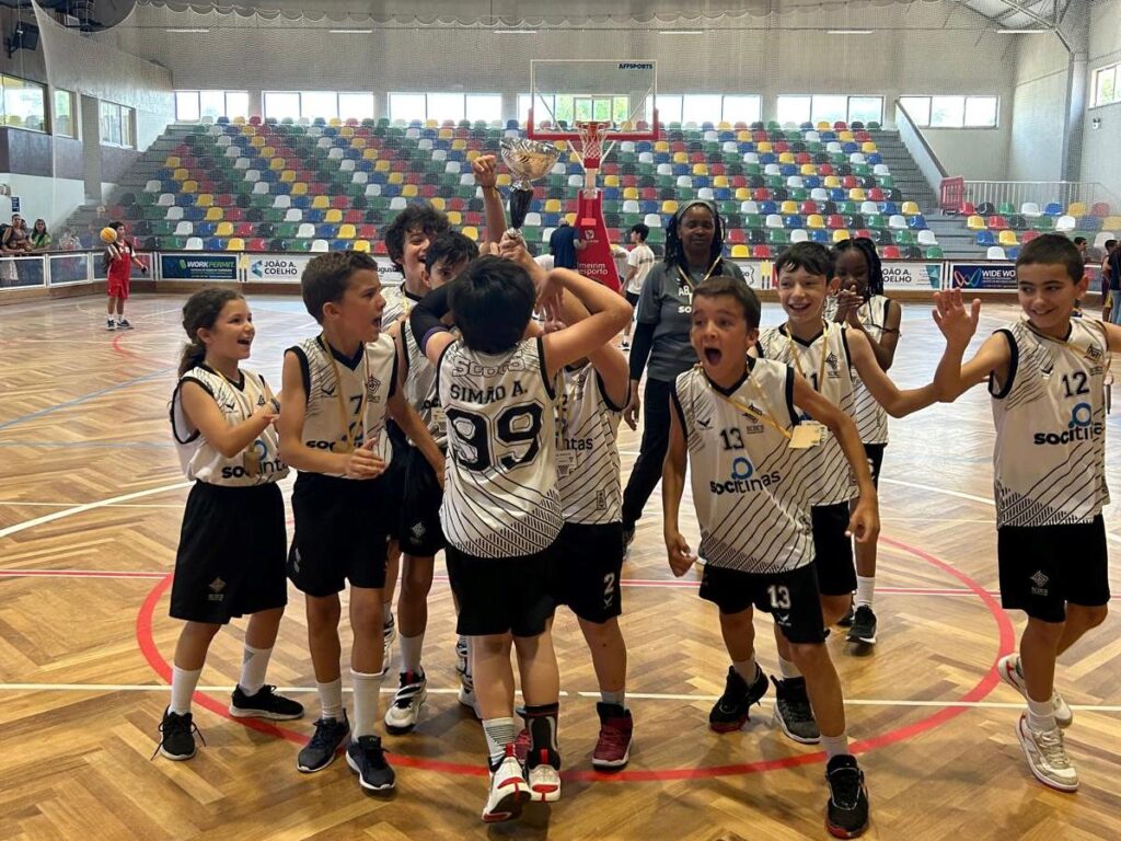 SCOCS Basquetebol: Cem Soldos Conquista Título Distrital de Santarém – BIG TWELVE (Sub12 Misto) bask 4843874669172027 6172772990758320755 n