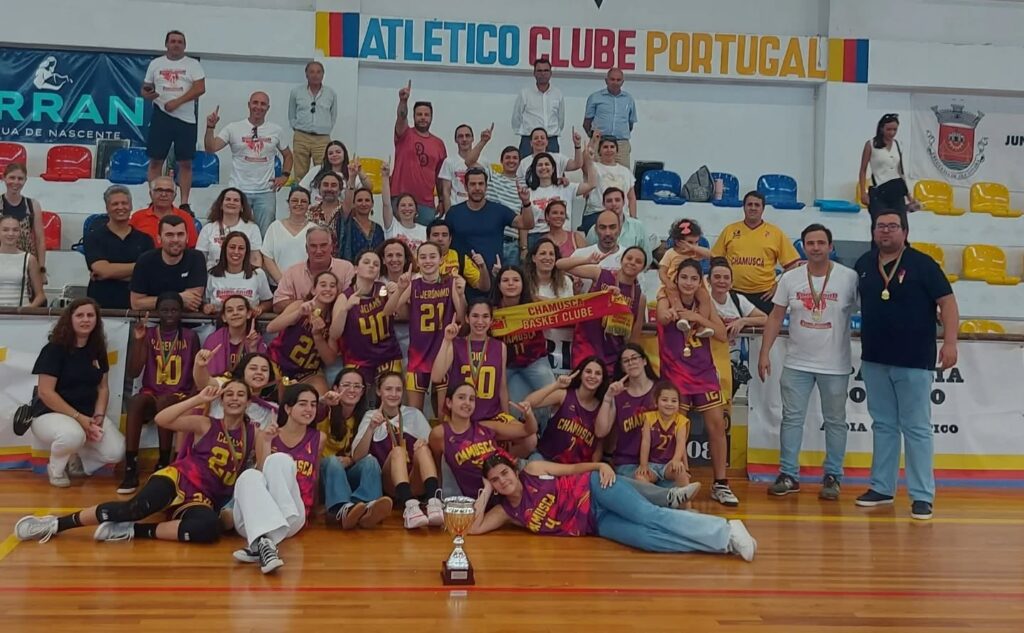 Basquetebol: atleta tomarense integra equipa campeã nacional Sub14F basket 1404955952 3779846972758251 n