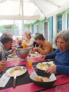 Mais uma favada junta moradores e comerciantes na rua dos Arcos favada IMG 20250610 WA0004