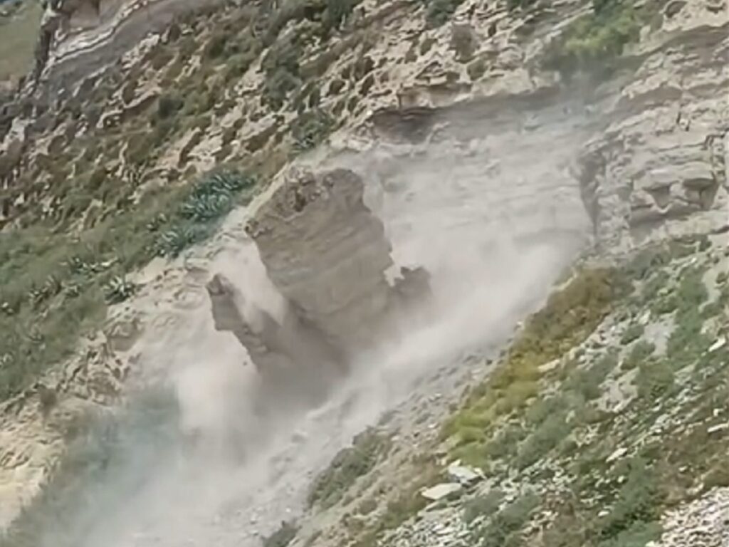Derrocadas controladas na praia da Nazaré (c/ vídeo) nazare