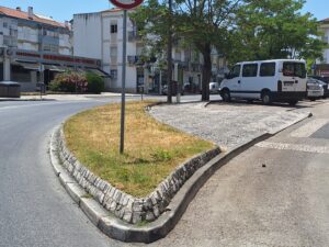 Canteiros de relva estão a morrer à sede relva 20250617 140817