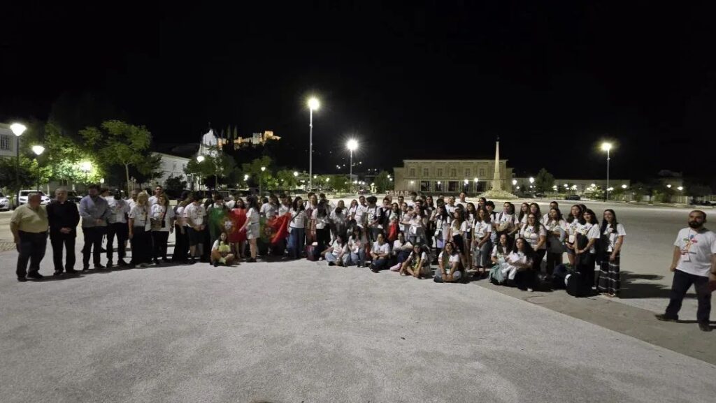 90 jovens partiram hoje de Tomar para participar no Jubileu dos jovens em Roma FB IMG 1753868458676