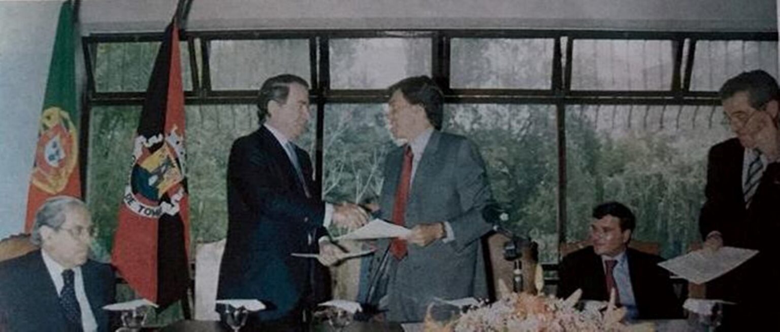 BES doou Lagares d’El Rei e moagem à câmara de Tomar há 25 anos Lagares 18 julho 2000 protocolo CMT BES 2712197510478123550 n
