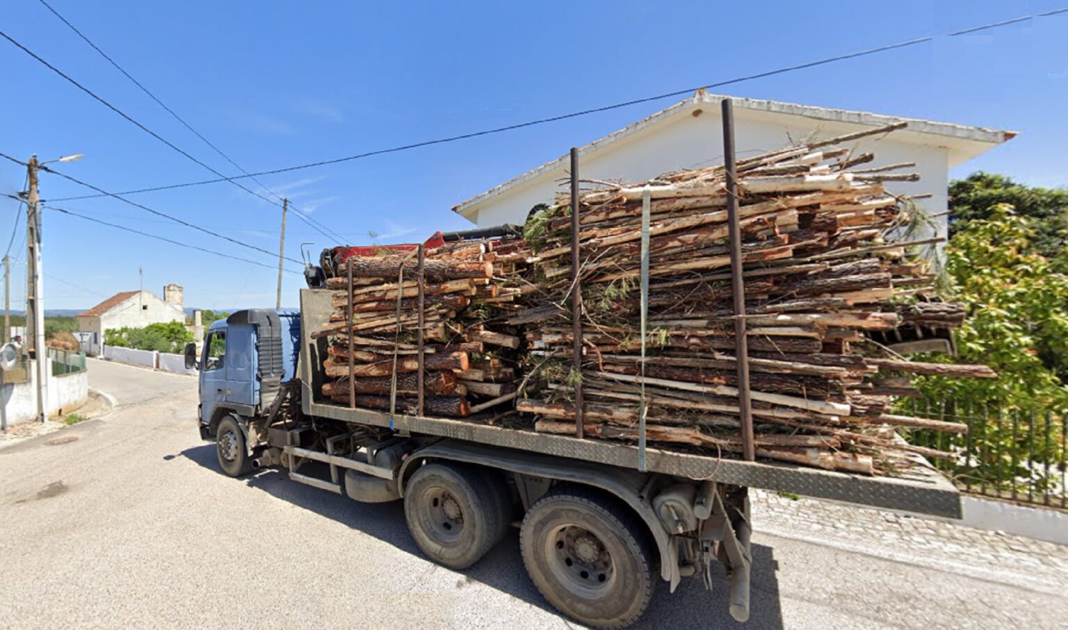 Moradores não querem camiões a atravessar a sua aldeia no concelho de Abrantes camioes