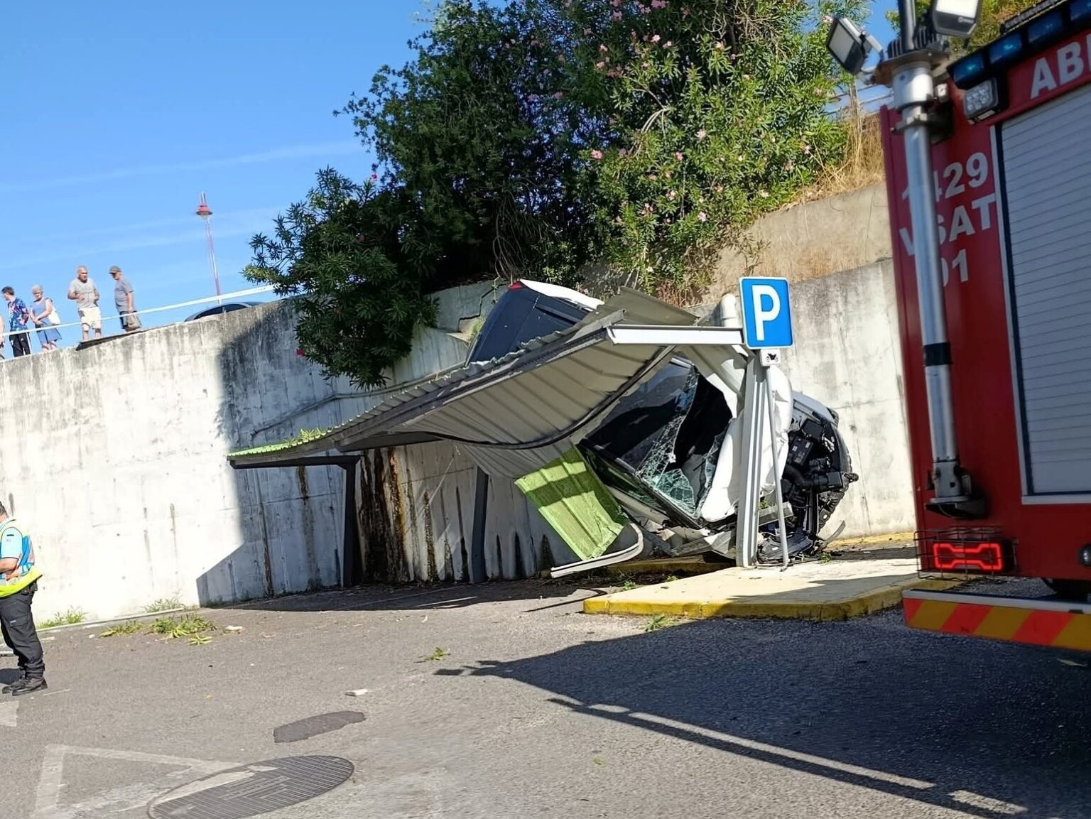 Despiste aparatoso em Abrantes (c/ fotos e vídeos) despiste 34377053626896 5317730852218620464 n