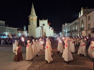 Cortejo noturno da Festa Templária em imagens festa templaria 20250712 223839