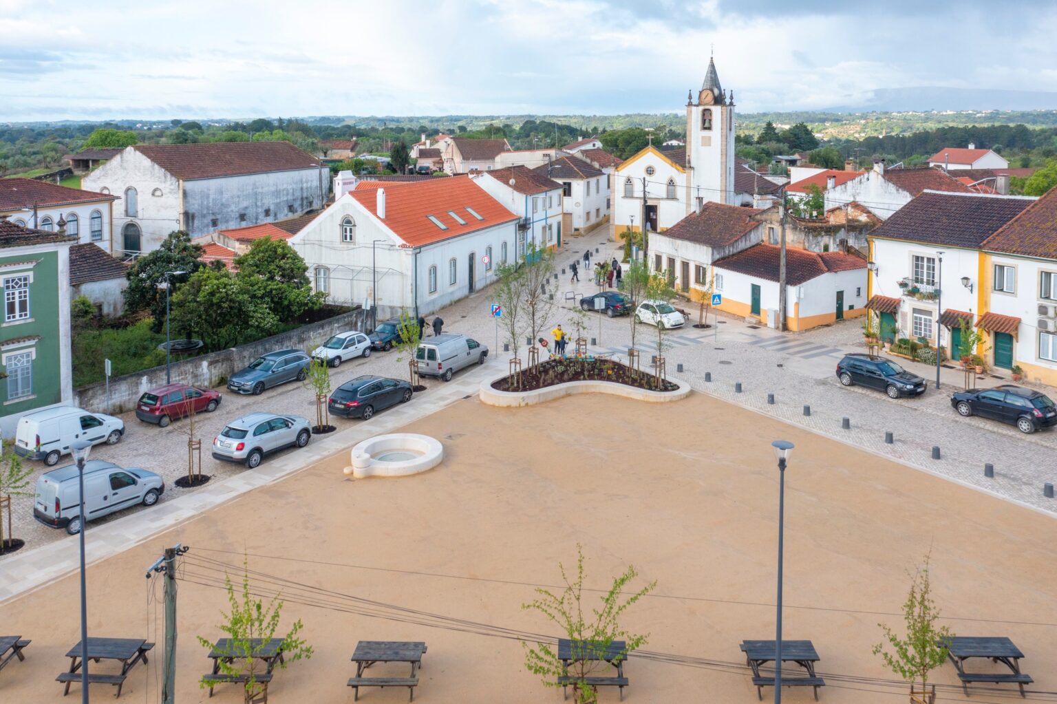 Câmara dá a volta à lei e mostra obra de Cem Soldos largo cem soldos 817460965941 8156930365254890025 n