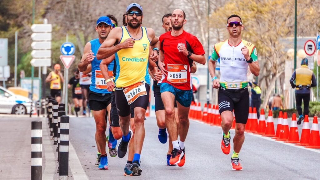 O papel da nutrição na recuperação de maratonistas: O que consumir antes, durante e após as provas marat