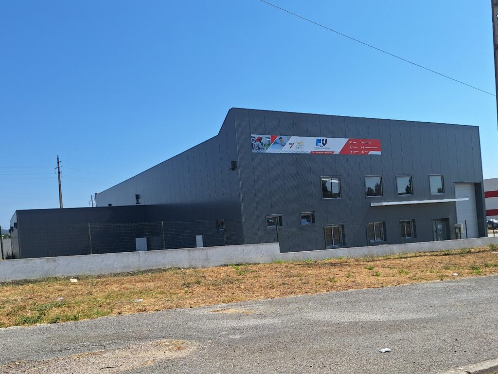 Já renasceu das cinzas a oficina que ardeu na zona industrial de Tomar oficina zona industrial 20250708 162947