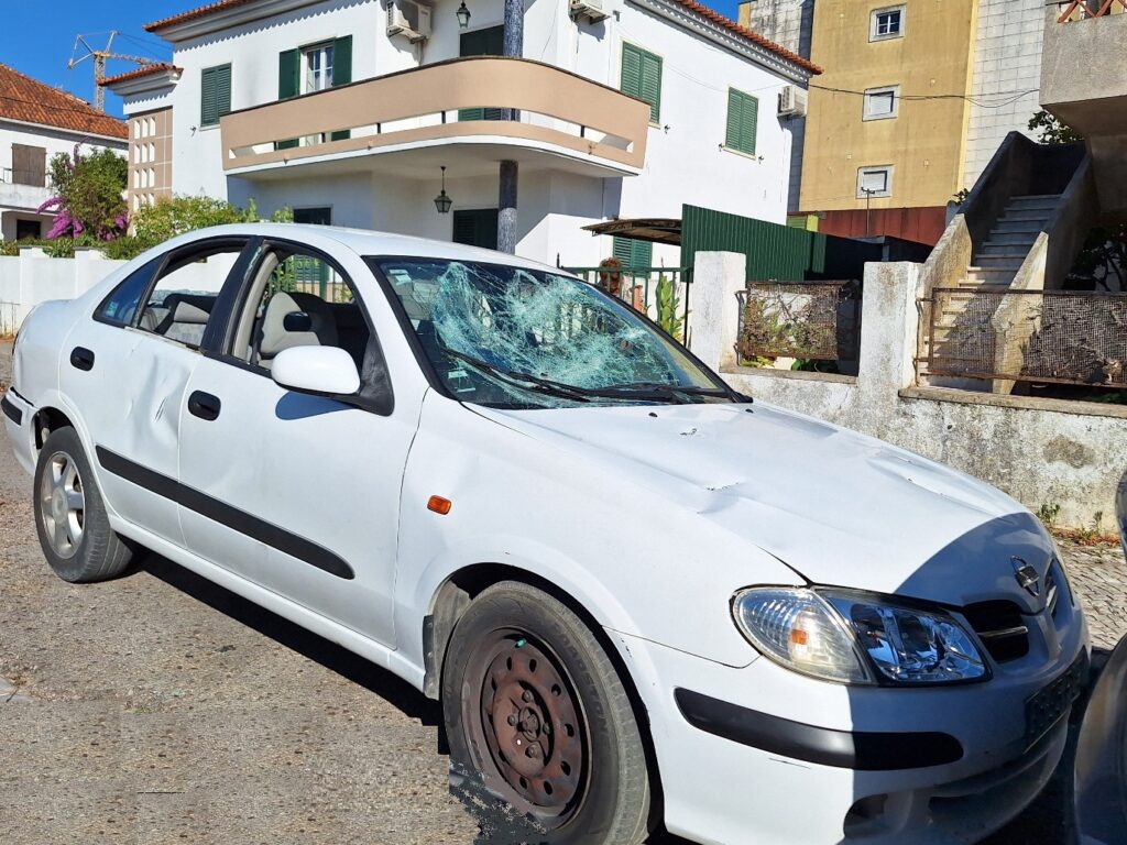 Mais um carro vandalizado junto ao bairro 1º de maio vandal 20250722 181538