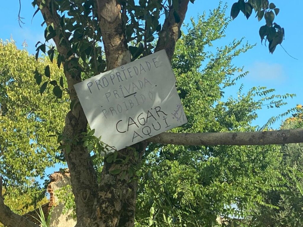 “A força de quem faz”… no terreno privado bairro ae689951 Copia