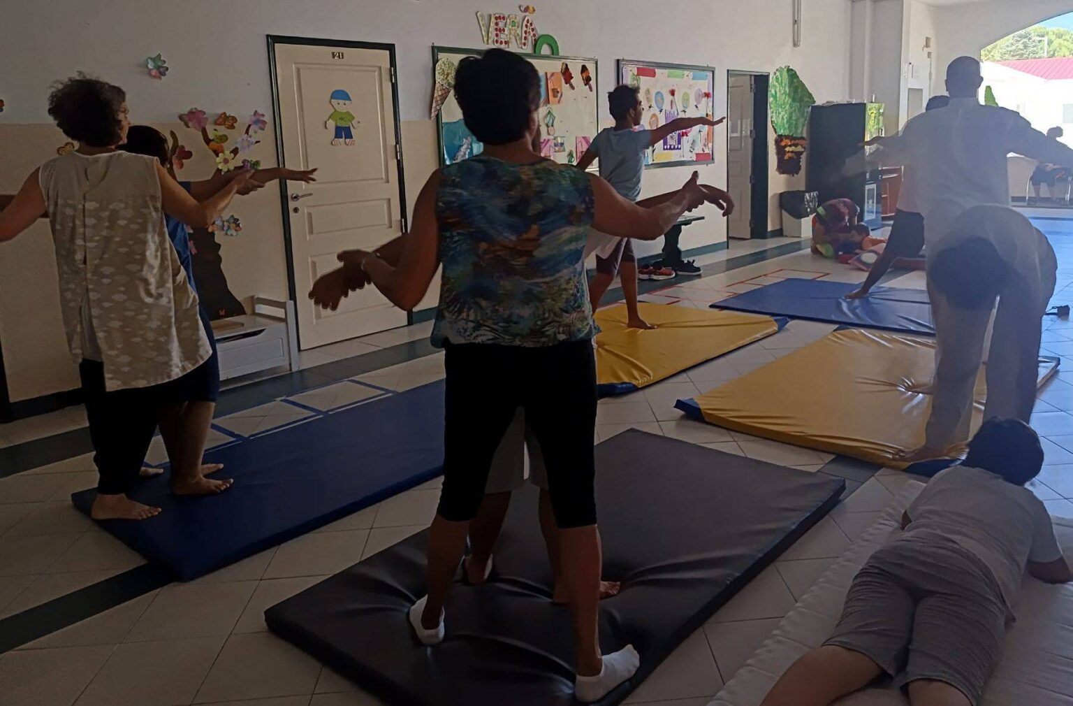 Ioga chegou ao CIRE através de casal voluntário cire 9 1249871553816814 381313069010891390 n
