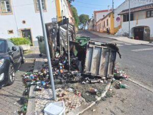 Ecoponto perto da Mata dos Sete Montes ardeu ecoponto 20250817 094053