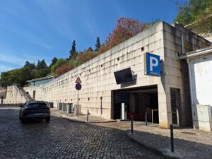 Para grandes males… estacionamento 20250824 104839