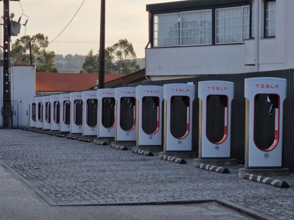 tesla GzMGswUWEAAg7cO 1