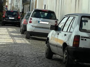 Carros continuam a estacionar na rua da Sinagoga IMG 20250926 WA0004