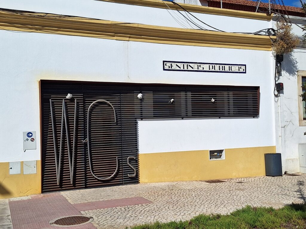 Sanitários públicos fechados em fim de semana com vários eventos WC sanitarios 20250914 104908