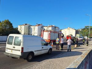 Mulher morre atropelada na ponte do Flecheiro (c/ fotos e vídeo) atropelamento 20250912 084622