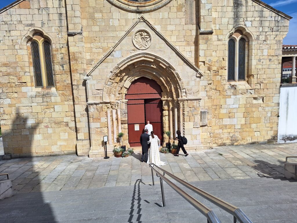 Câmara mandou desmontar andaime para casamento VIP na igreja de Santa Maria do Olival casamento igreja santa maria do olival 20250906 160049