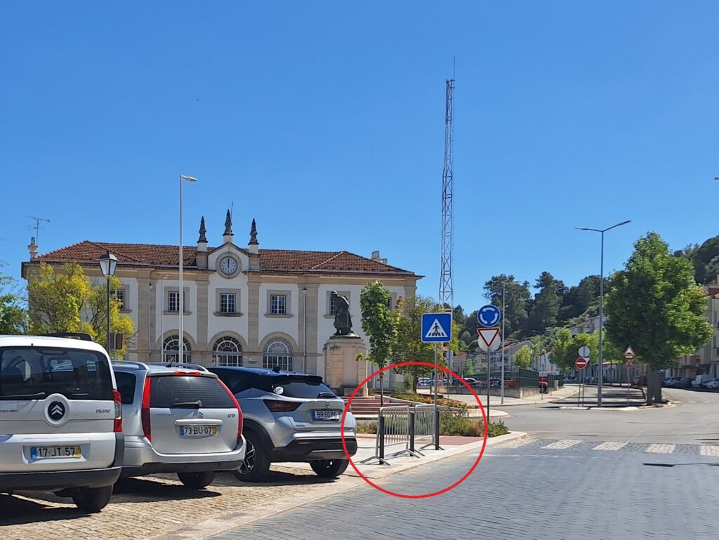 Mais pilaretes na cidade, desta vez na Várzea Grande pilaretes 20250911 143921