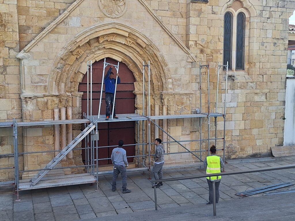 Andaime novamente montado na igreja de Santa Maria do Olival smo andaime 20250908 092903