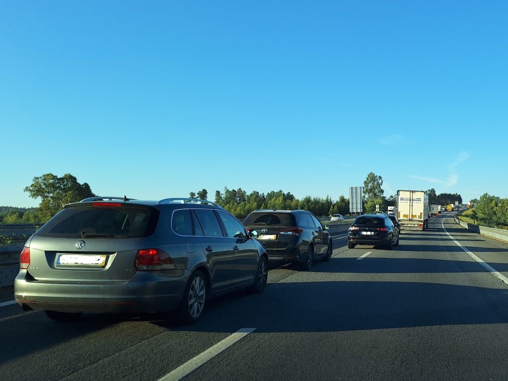 Obras na A13 condicionam trânsito Filas de trânsito na A13 por causa das obras