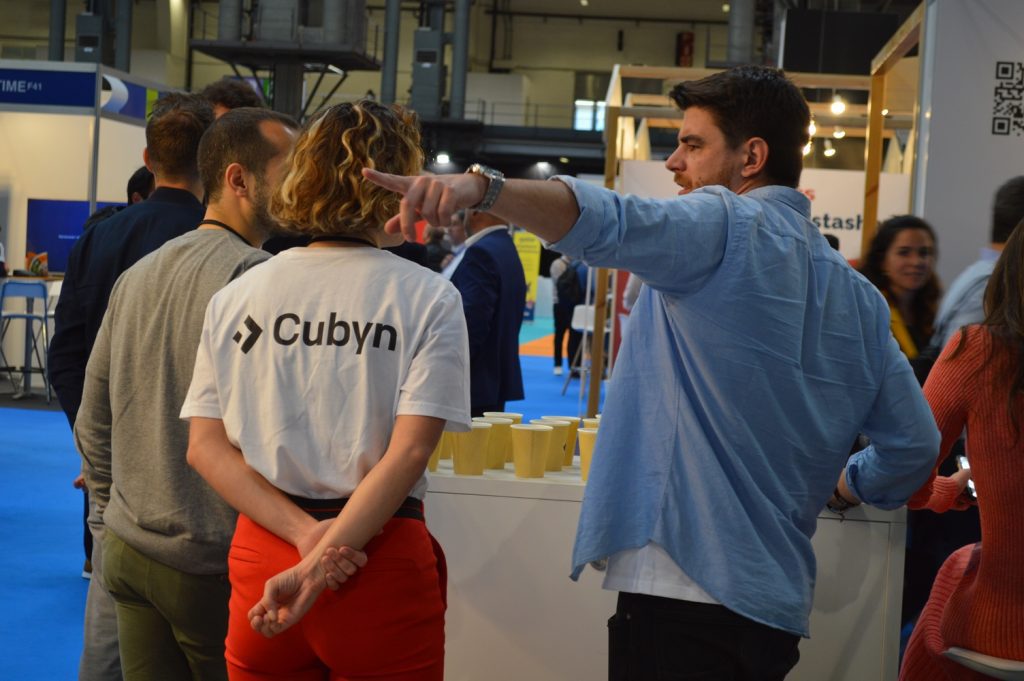 Como organizar um evento corporativo e ter tudo sob controle? t shirts feiras