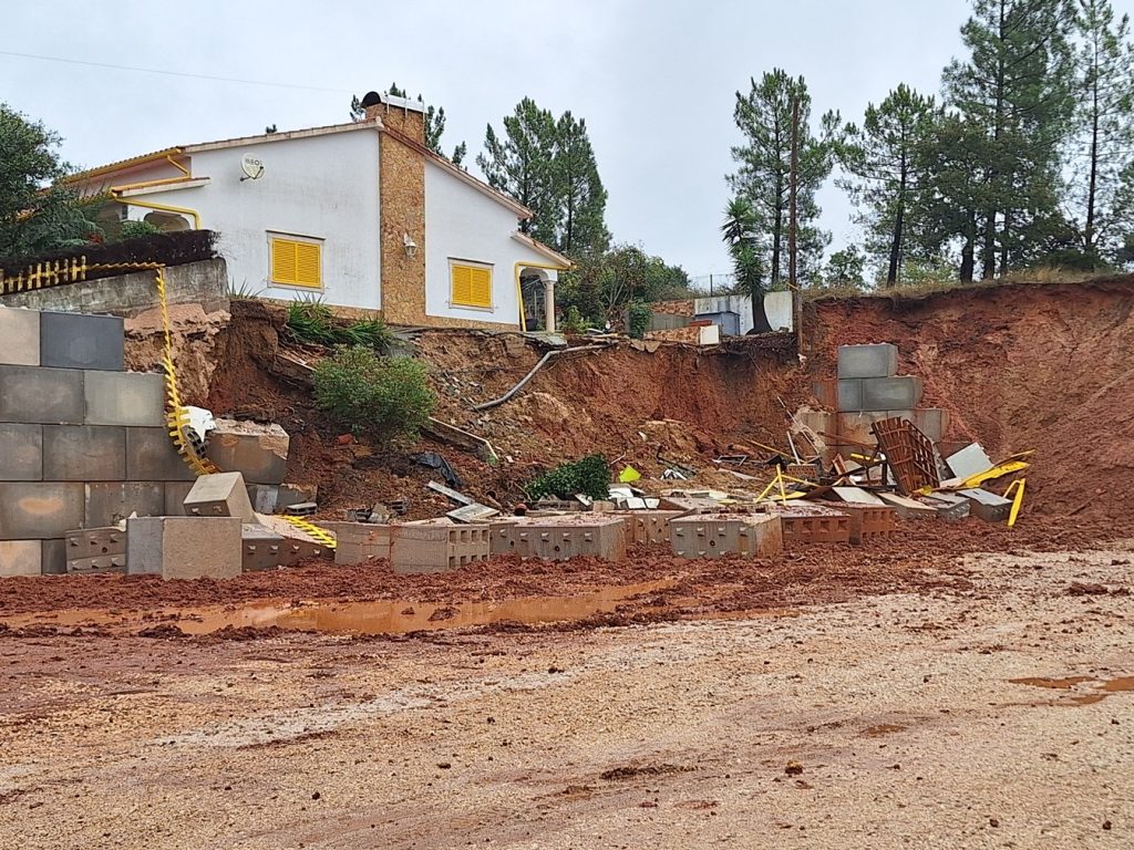 Lembra-se do muro que ruiu na Venda Nova? Veja como está agora muro venda nova 20251101 105533