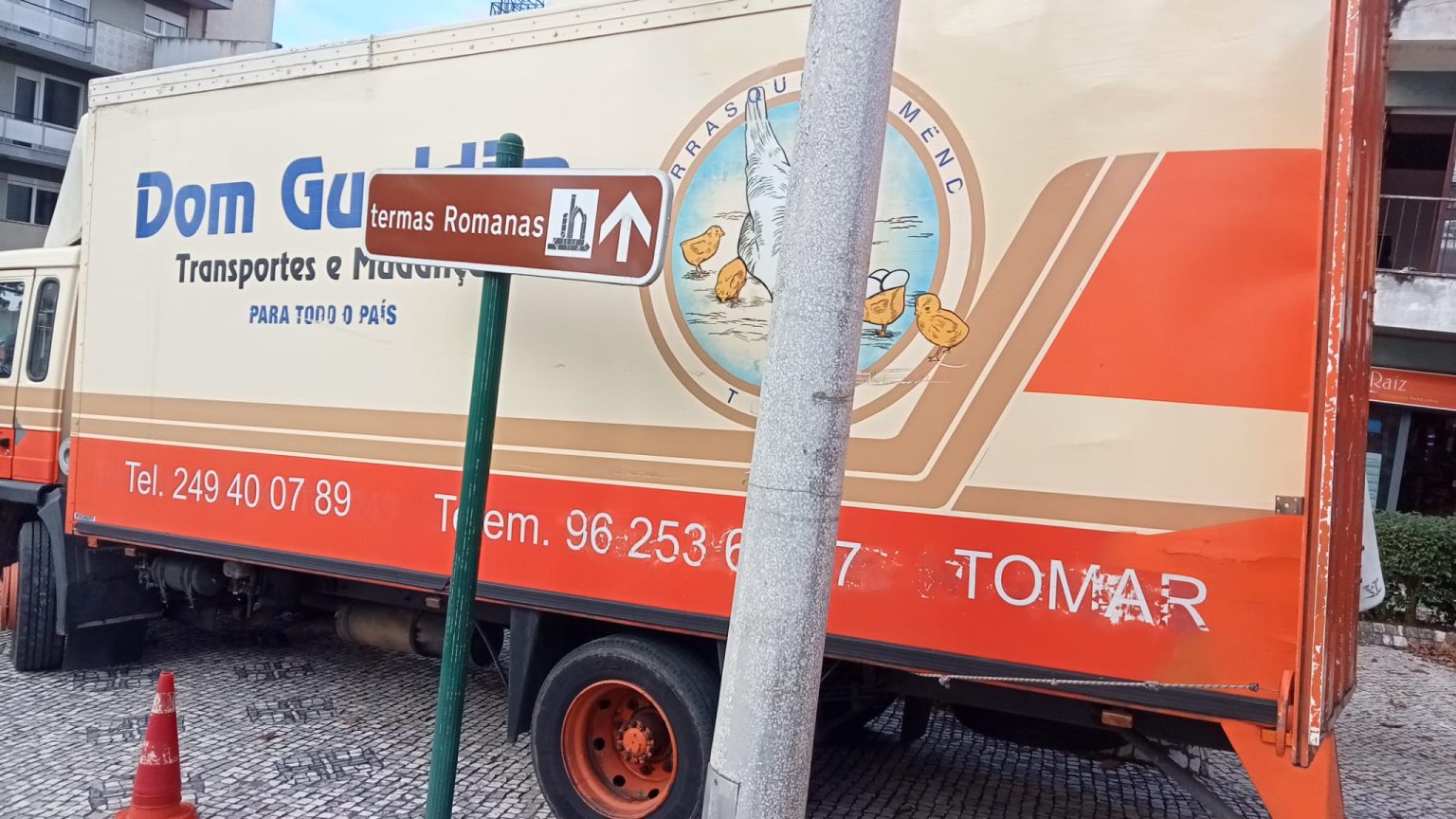 Camião de mudanças assaltado na rua da polícia IMG 20251216 WA0003