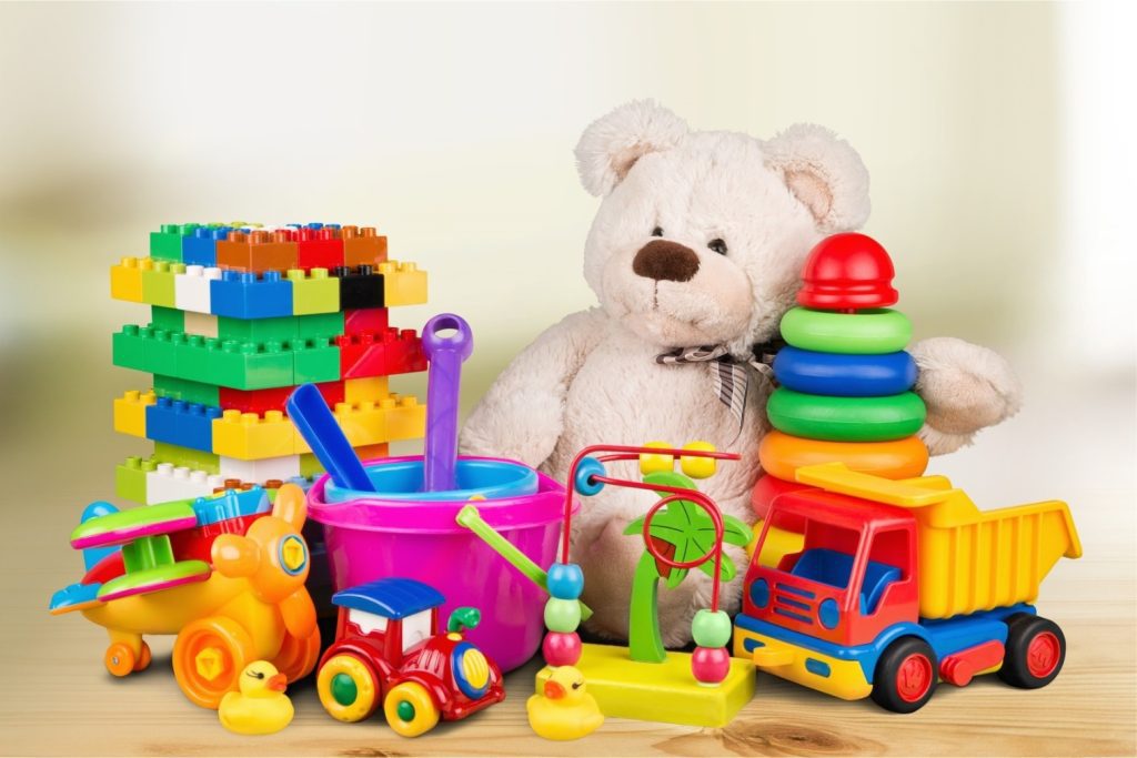 Quatro amigos lançam campanha solidária de recolha de brinquedos brinquedos