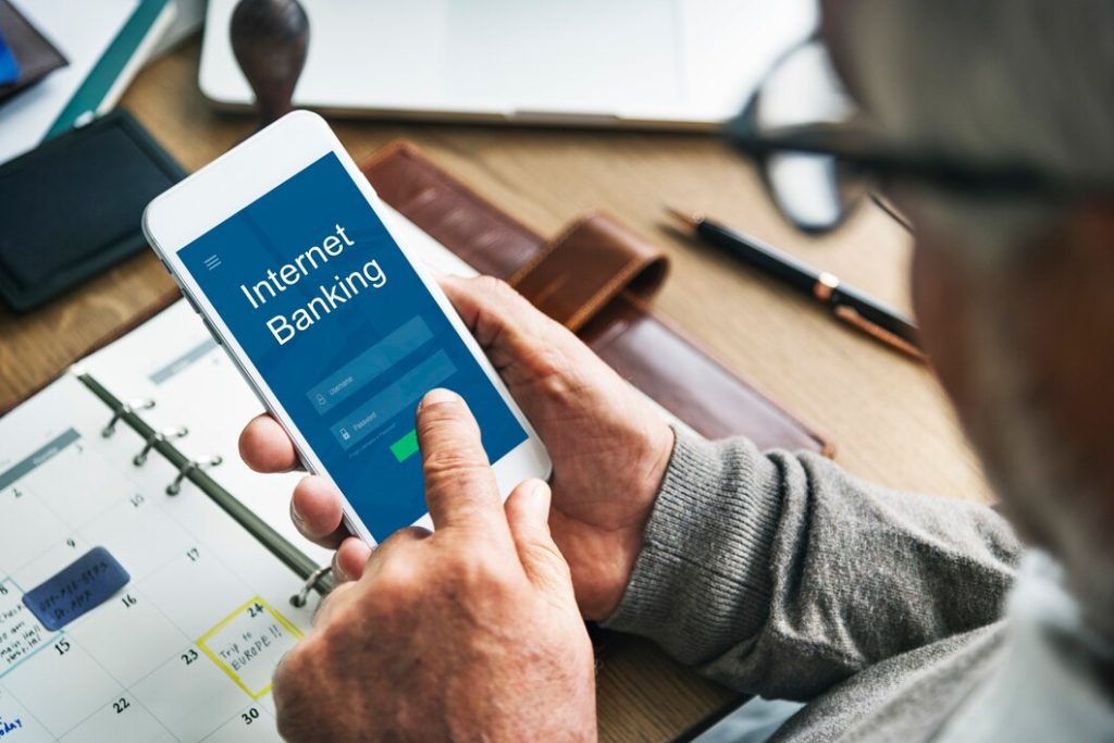 Portugueses podem fazer Pix brasileiro? Entenda as possibilidades conceito de tecnologia de pagamento online de internet banking 53876 121206