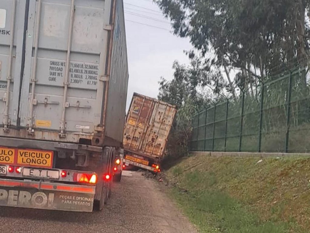 Camiões despistam-se no Entroncamento e na Chamusca desp IMG 20251222 WA0014
