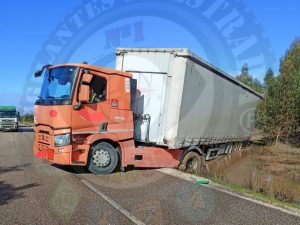 Camiões despistam-se no Entroncamento e na Chamusca desp 122110386495134730 3589811571910038231 n