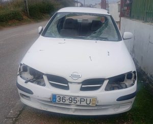 Carro abandonado e vandalizado na via pública carro abandonado IMG 20251219 WA0003