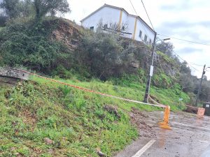 Mau tempo provoca estragos e desaloja duas famílias (c/ fotos e vídeo) mau tempo 20260127 102449