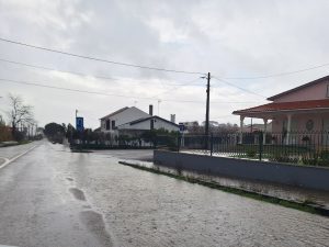 Mau tempo provoca estragos e desaloja duas famílias (c/ fotos e vídeo) mau tempo 20260127 111642