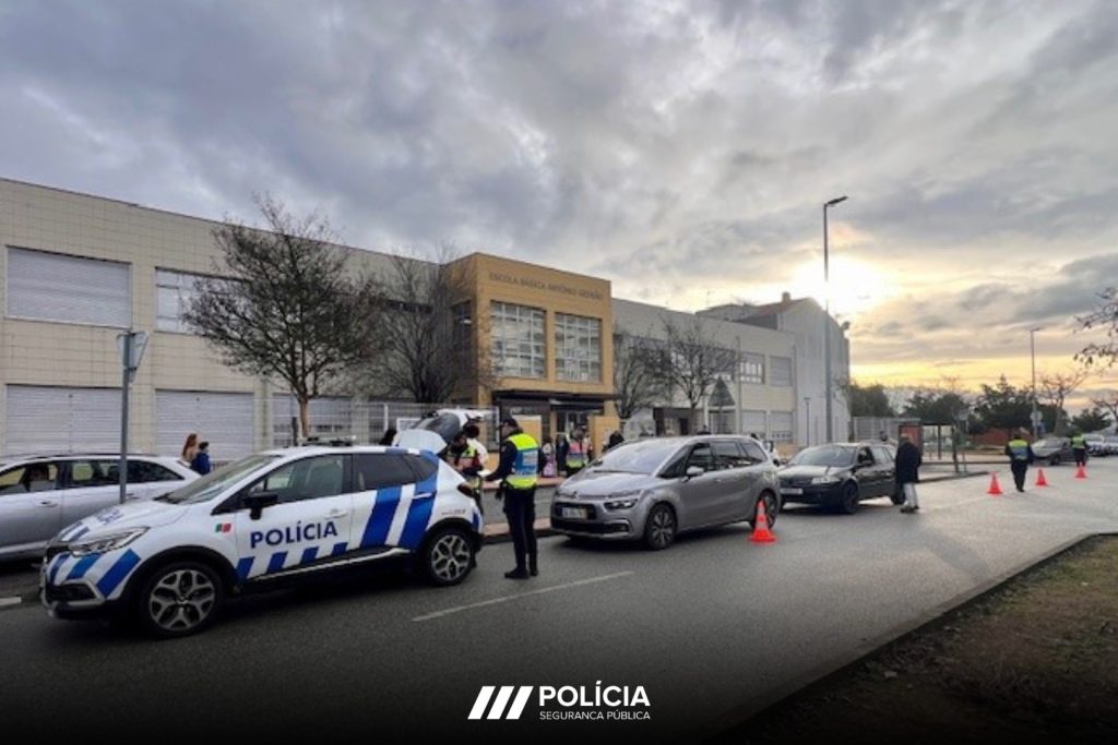 PSP do Entroncamento deteta dezenas de infrações no transporte de crianças psp 308895181275080 3330815267408258877 n