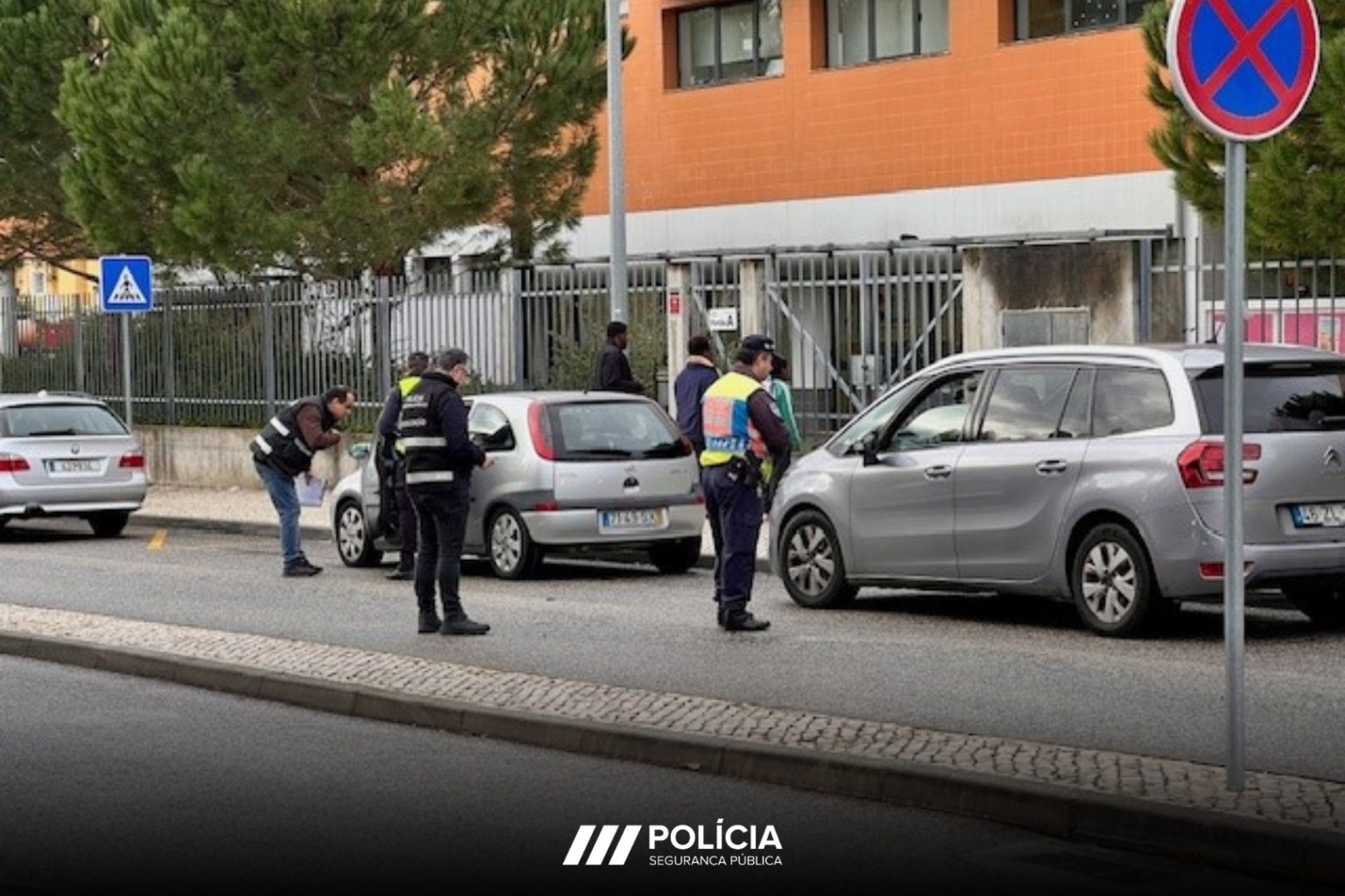 PSP do Entroncamento deteta dezenas de infrações no transporte de crianças psp 308895184608413 5537233976954982251 n