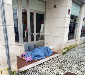 Já são pelo menos dois os sem-abrigo em Tomar sem abrigo IMG 0076