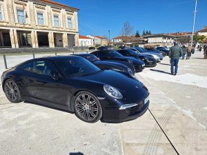 Carros de luxo em exposição na Várzea Grande Exotics Elegance Club20260222 133825