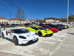 Carros de luxo em exposição na Várzea Grande Exotics Elegance Club20260222 133858